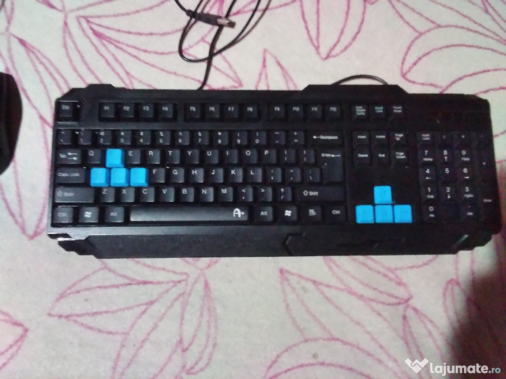 Tastatura cu maus de gaming,in stare noua.