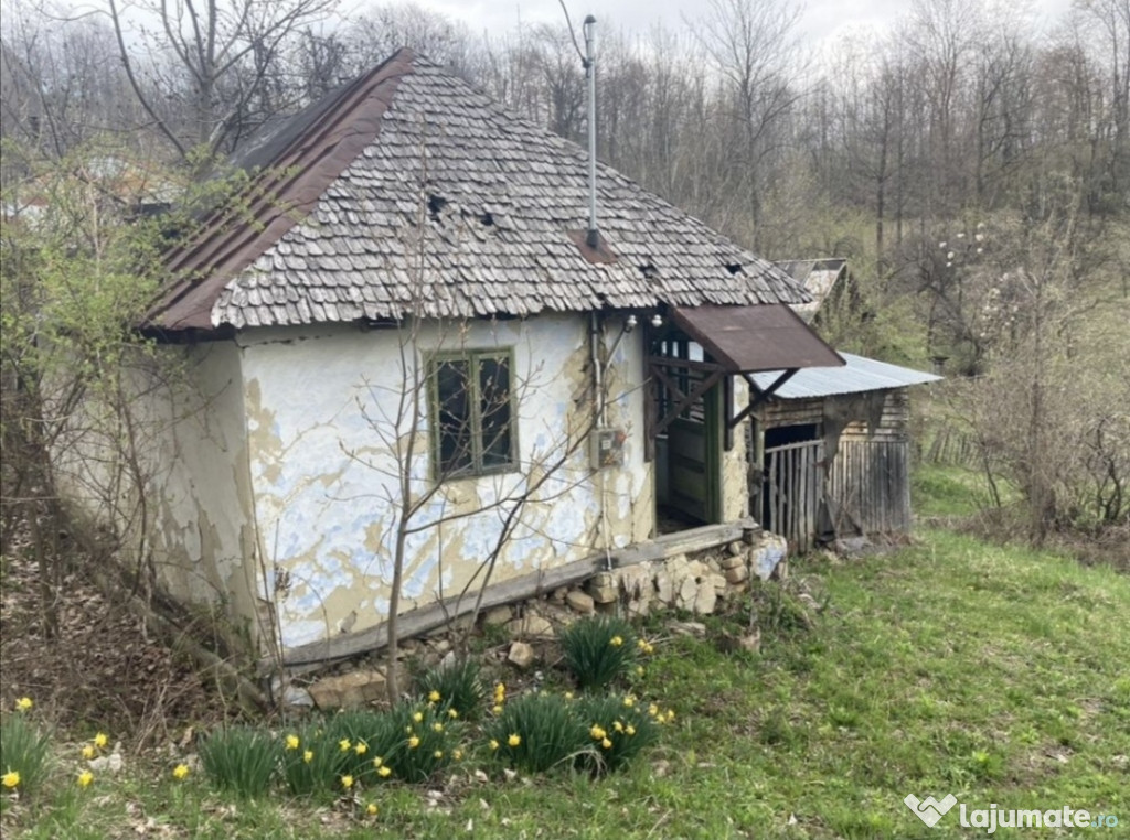 Teren cu casa demolabila în sat Melicesti