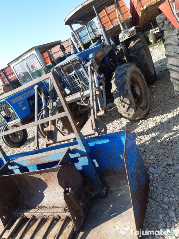 Tractor ford 5000 4x4 cu încărcător frontal