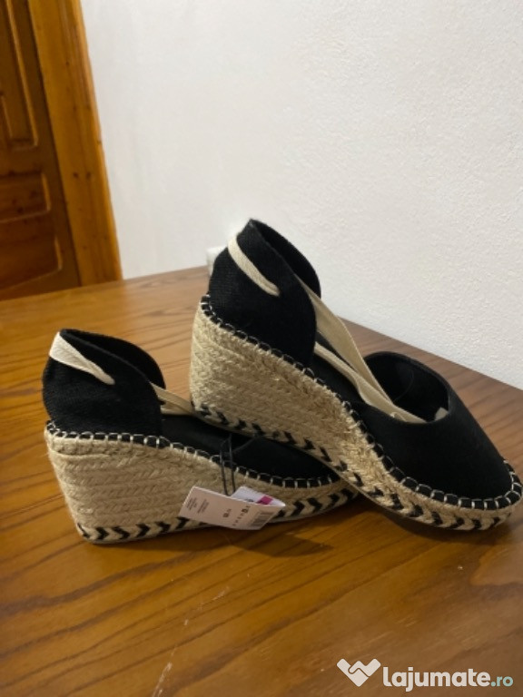 Pantofi noi