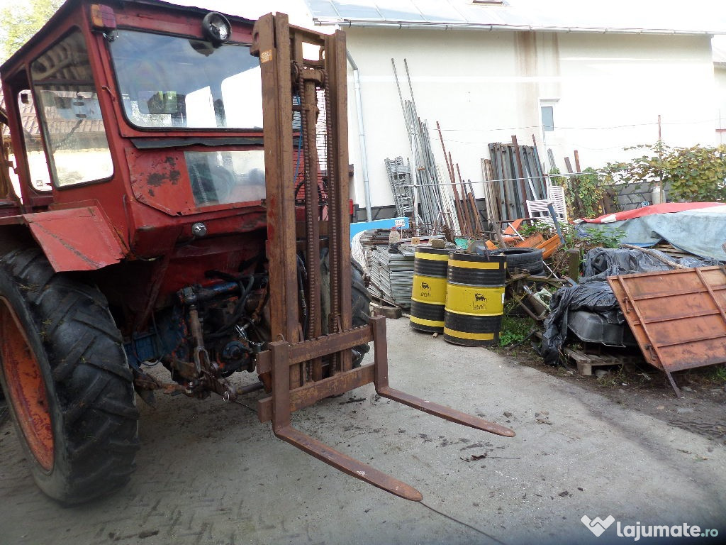 Stivuitor hidraulic tractor