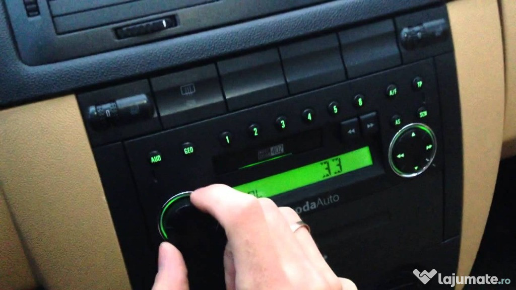 Radio casetofon original skoda fabia 1