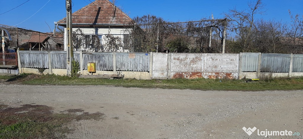 Casa batraneasca + teren 1200 m² Iclanzel, Mures