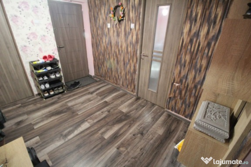 Închiriez apartament