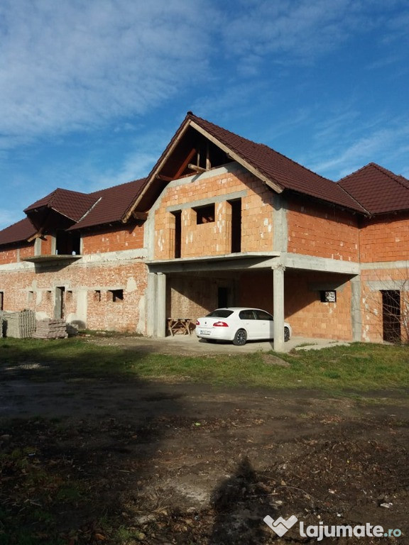 Casa in centru Tarnova jud Arad
