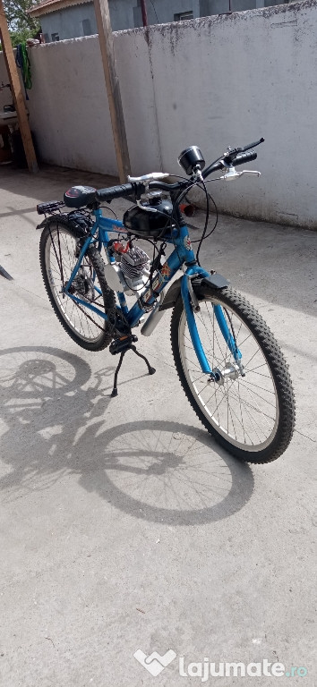 Bicicleta cu motor pe benzină