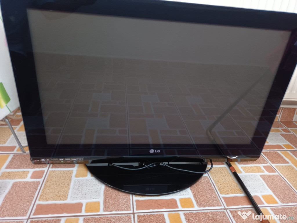 TV LCD marca LG, diagonala 81 cm