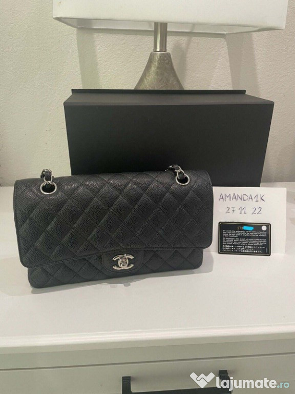 Chanel cu clapă dublă clasic mediu caviar negru cu accesorii