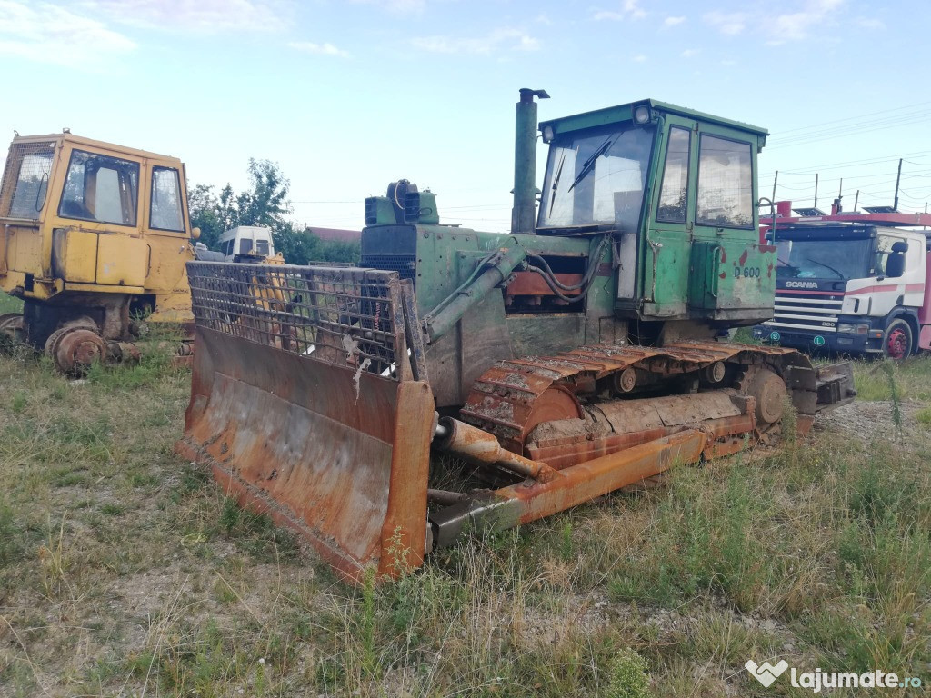 Dezmembrez Buldozer Hanomag