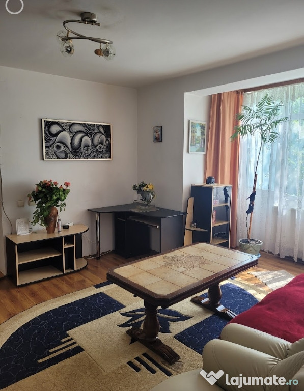 Apartament 3 camere zona 1 mai lângă Lidl parter