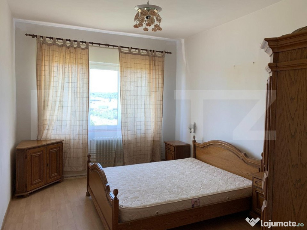 Apartament 3 camere, 80 mp, decomandat, zona Blaj