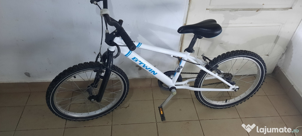 Bicicleta B-TWIN RacingBoy 300 de vânzare