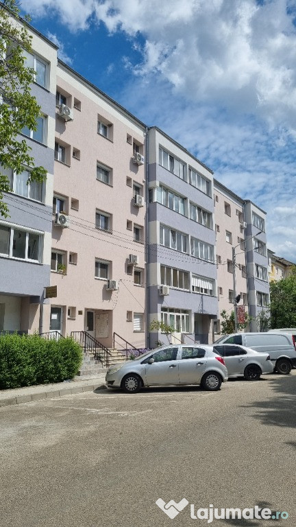 Vând apartament 4 camere etaj 2 tip R confort 1 decomandat Sânmartin