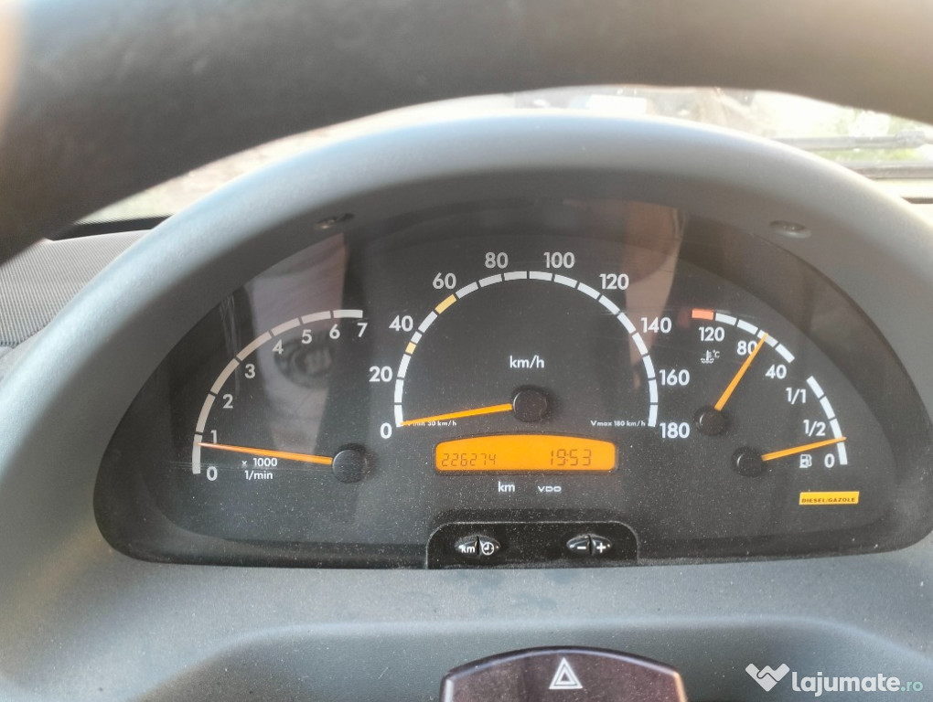 Mercedes-Benz autoutilitara