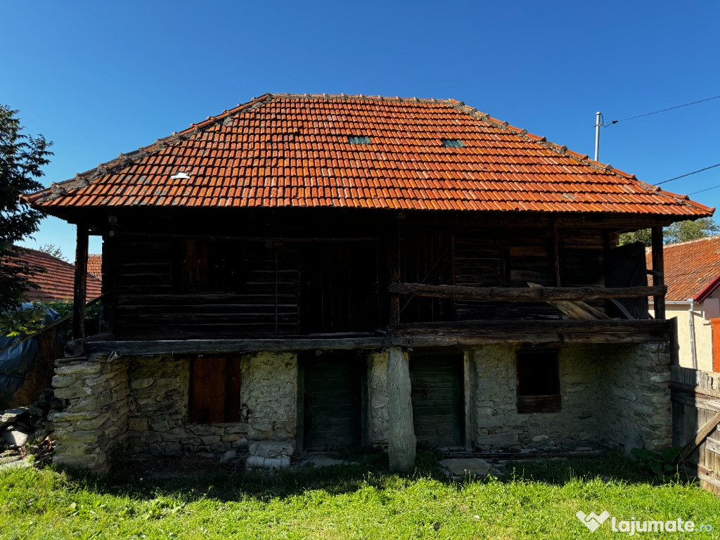 Casa de lemn si teren de 1000 Mp Uric, Hunedoara