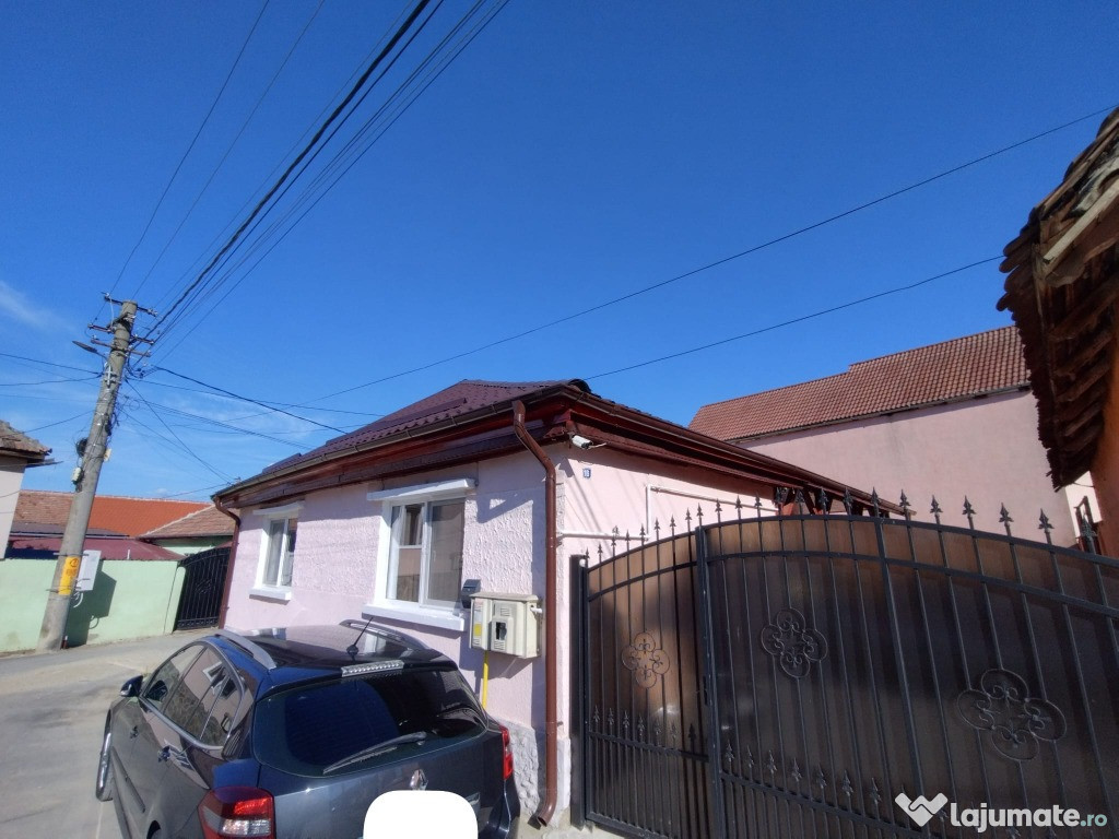 Casa renovata cu garaj, beci, bucatarie vara, Dumbraveni, Sibiu