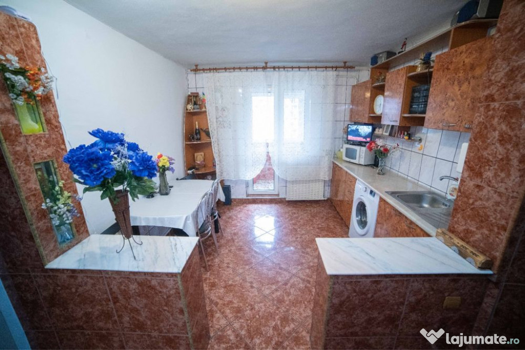 Apartament 2 camere Decomandat - zona Delfinului