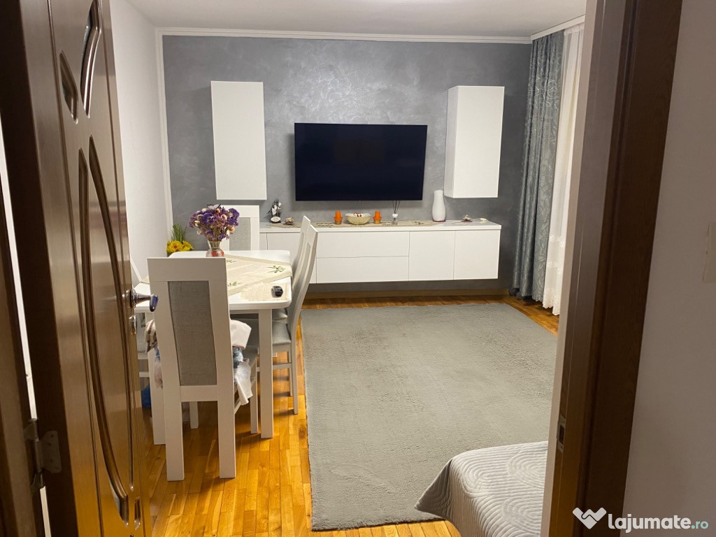 Apartament de vânzare cu 3 camere