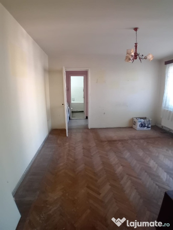 Apartament 2 camere neamenajat, zona Avram Iancu, proprietar