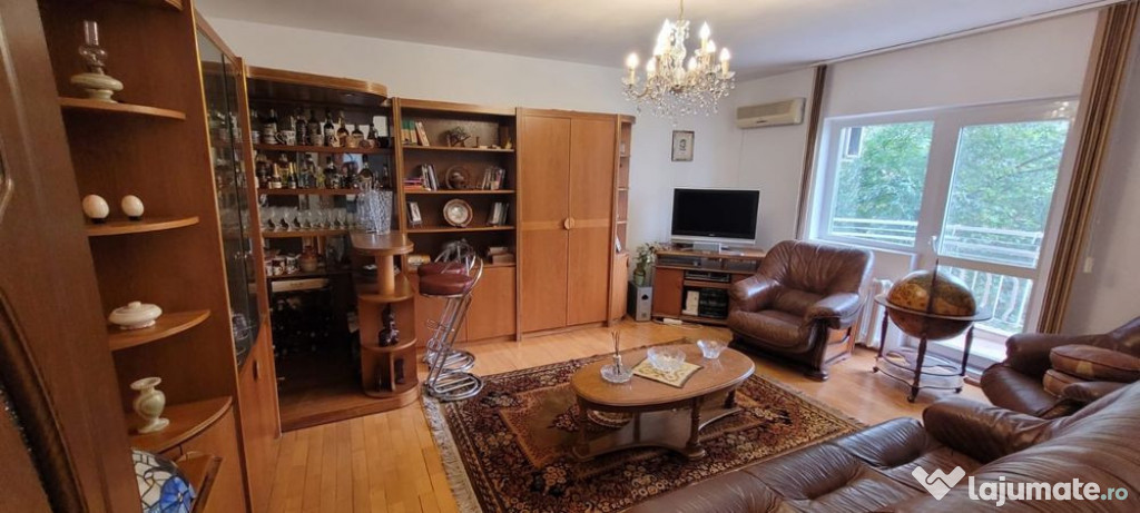 APARTAMENT 3 CAMERE, ZONA LINISTITA