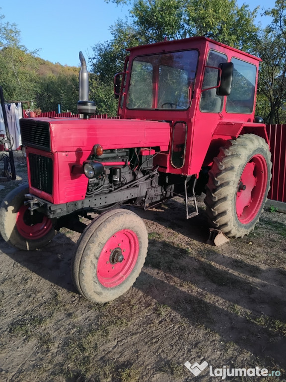 Vând tractor utb 650