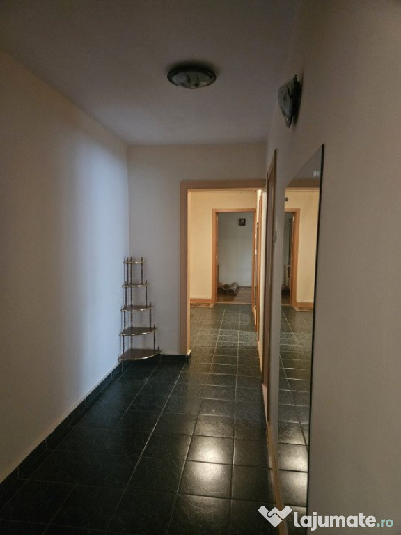 Apartament cu 3 camere decomandat