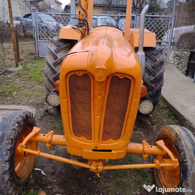 Vând tractor fiat 411r