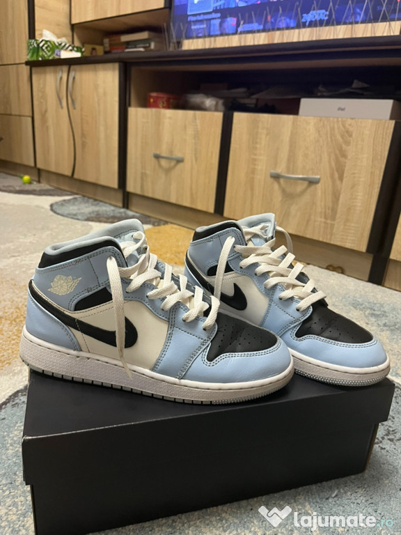 Adidasi jordan 1 mid ice blue