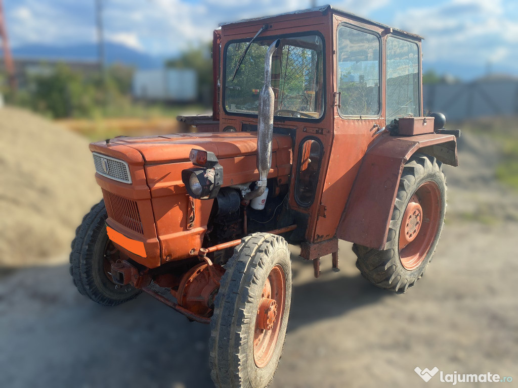 Tractor UTB 445 DT 4x4