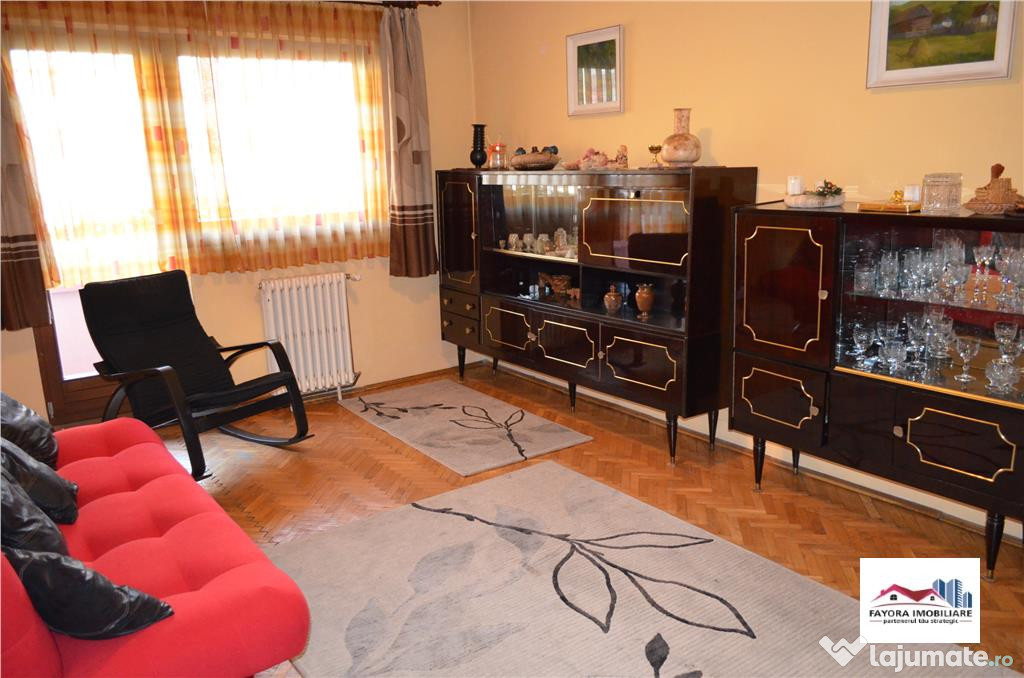 Apartament 4 Camere si 2 Bai de Zona Semicentrala