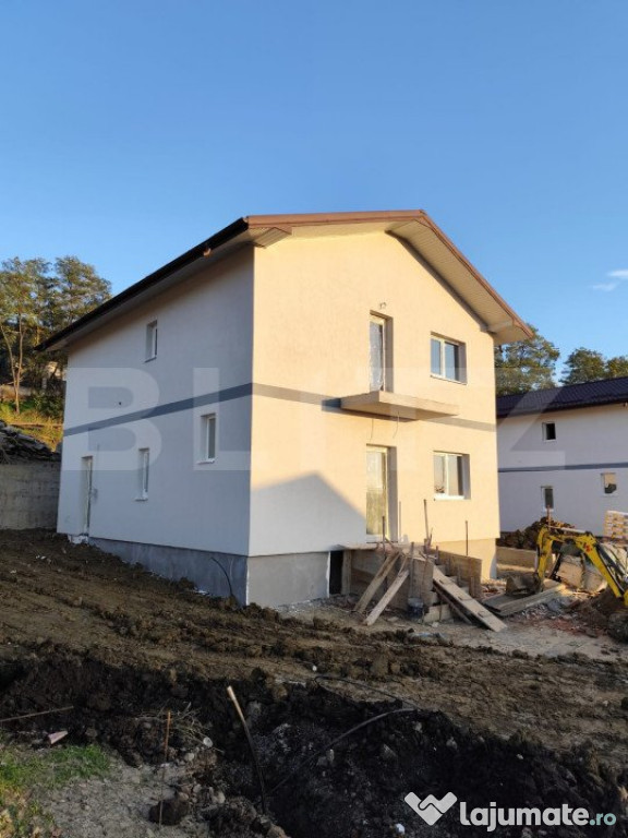 Casa cu etaj, 4 camere, Valea Lupului