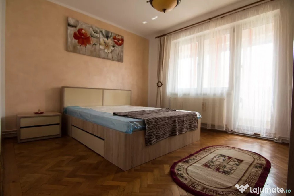 INCHIRIEZ apartament 3 camere decomandat,zona Vasile Aaron