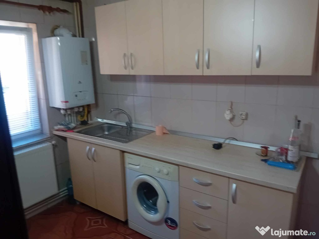 Apartament 2 Camere Piata Maratei 40mp etaj 3 renovat centrala insorit