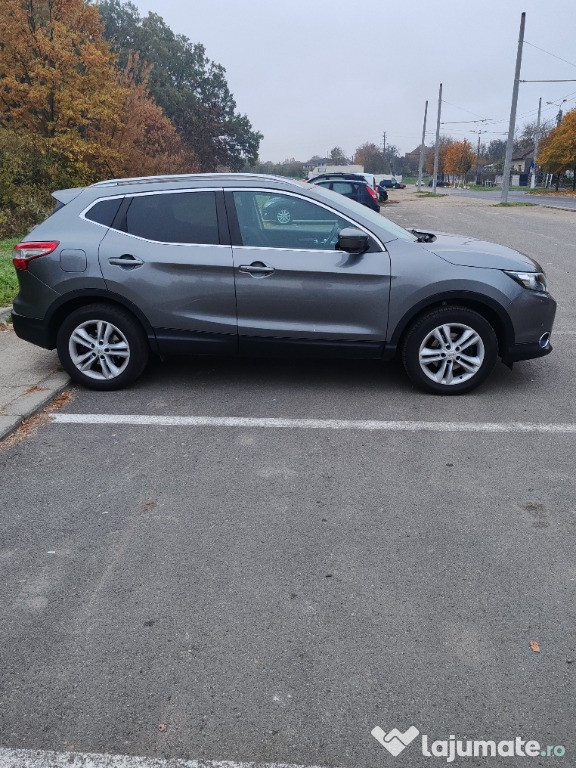 Tel 0730498514 preț 11000 euro. Vind Nissan j11 An 2014 luna 11 .km 15