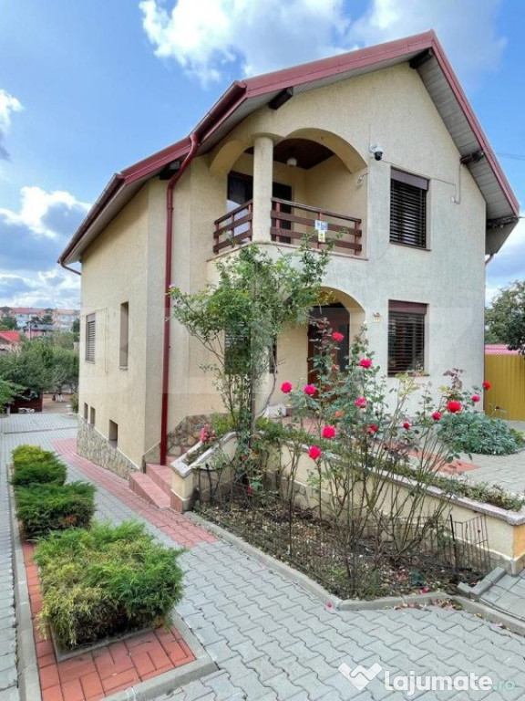 Casa premium, central, 224 mp, Botosani