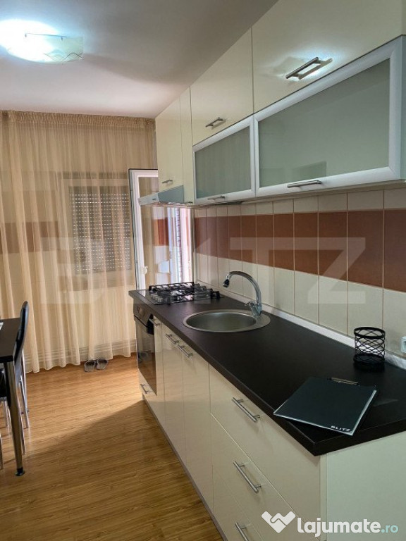 Apartament 3 camere in oras Buhusi