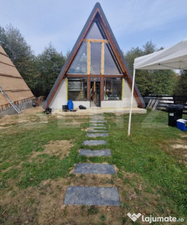 Casa de vacanta tip A- frame -Tohanita, zona superba se vind