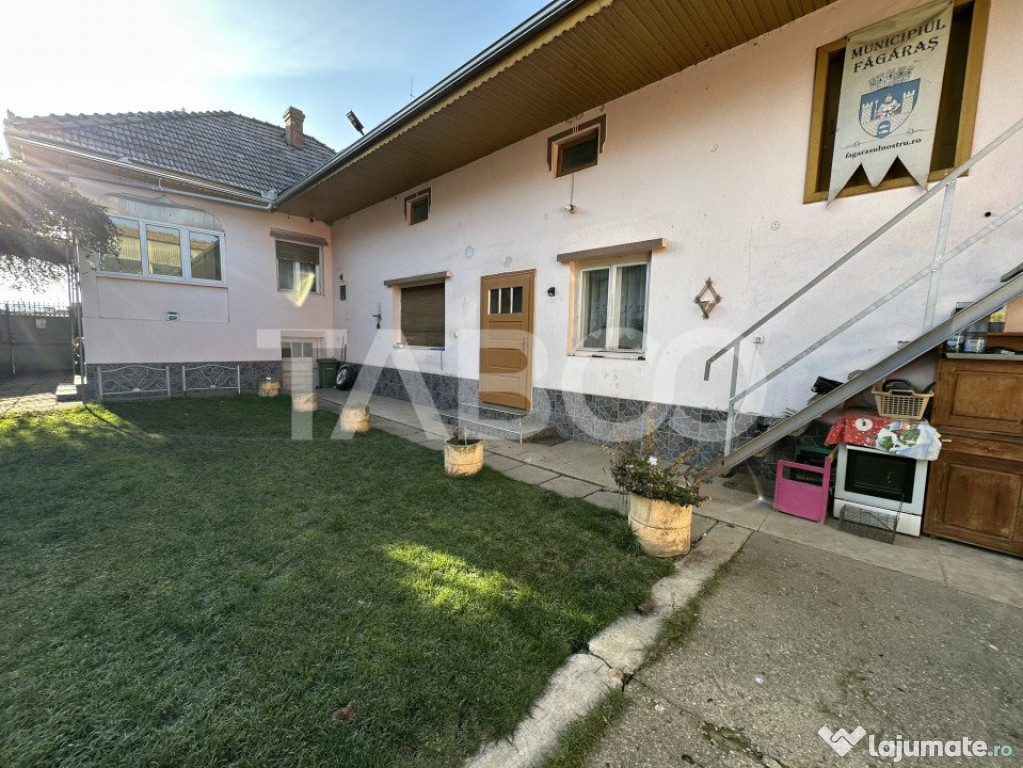 Casa de vanzare 3 camere 105 mpu teren liber 498 mp si garaj