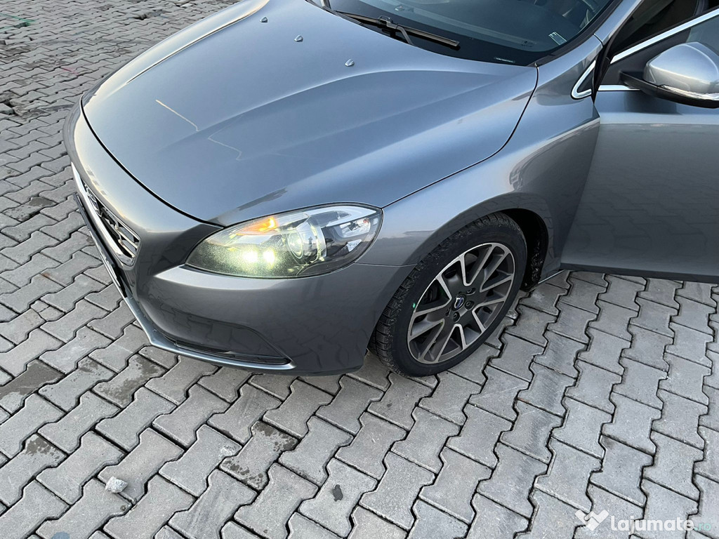 Vand volvo v40 in stare perfecta