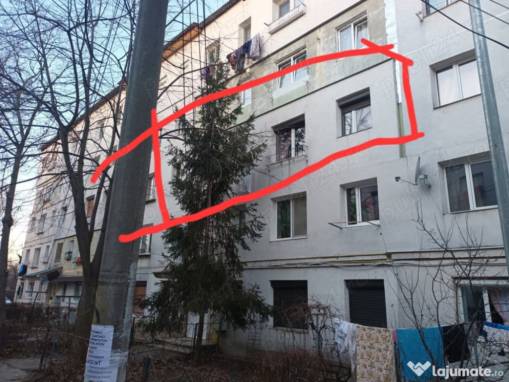 Apartament trei camere etaj doi confort trei simplu, liber, langa Cora