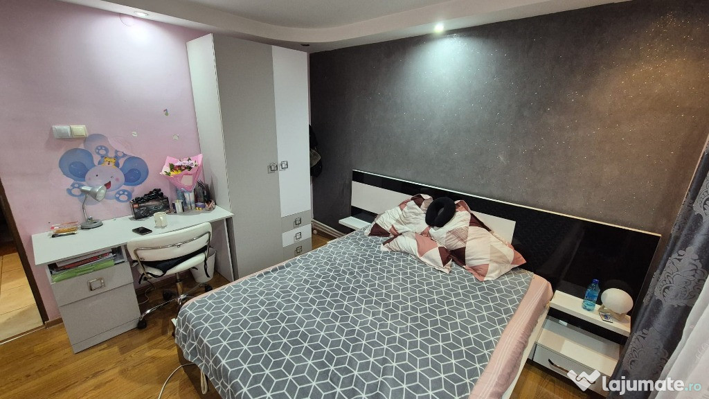 Apartament 2 camere decomandat, centrală termică, etaj intermediar