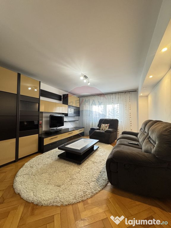 Apartament cu 3 camere de vânzare în zona Vitrometan