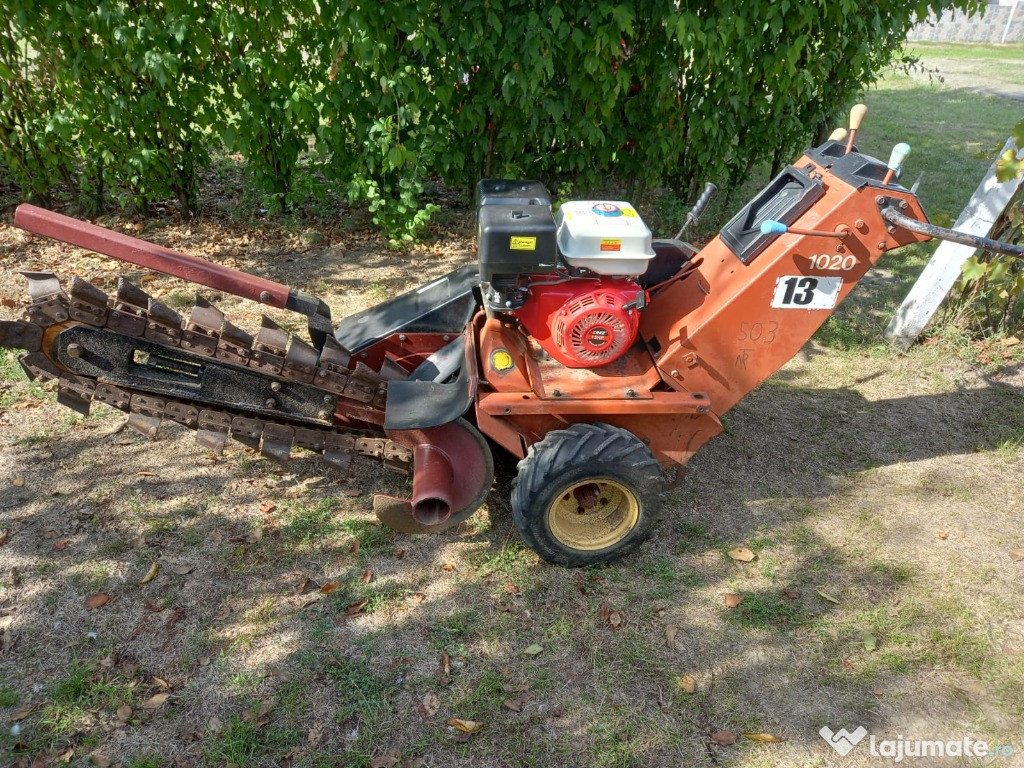 Trencher Ditch Witch,utilaj de săpat șanțuri