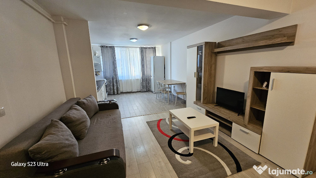 Apartament de 2 camere semidecomandat, zona centrala!