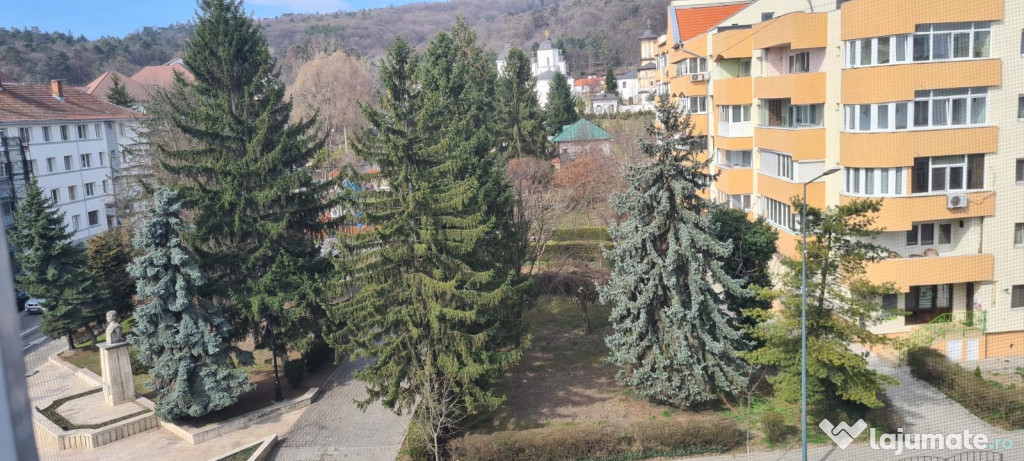 Garsonieră superb lângă Colegiul Lahovari