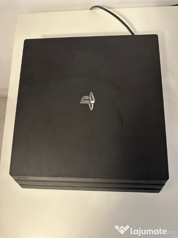 Playstation 4 PRO 1TB+2 controlere + 2 jocuri