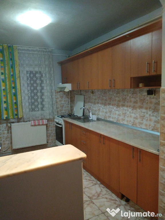 Apartament 2 camere -Micro 16, deasupra magazinului Lebăda