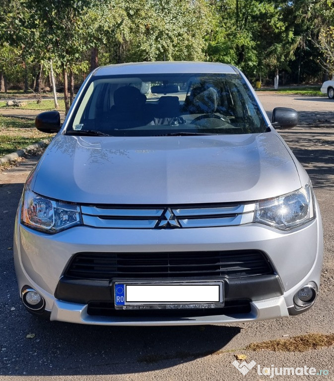 MITSUBISHI OUTLANDER - Mașină de familie