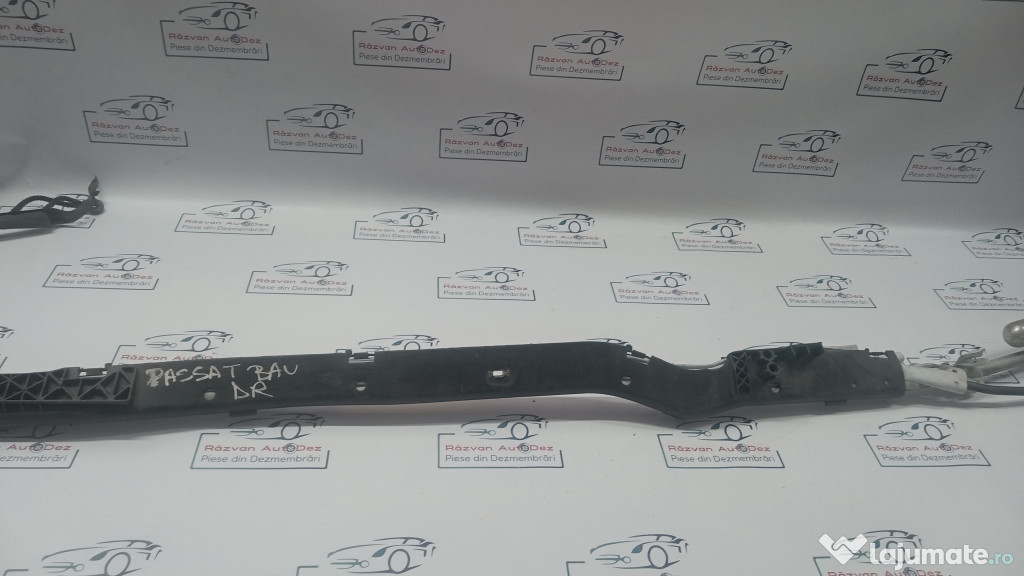 Scut lateral dreapta Volkswagen Touareg 2011