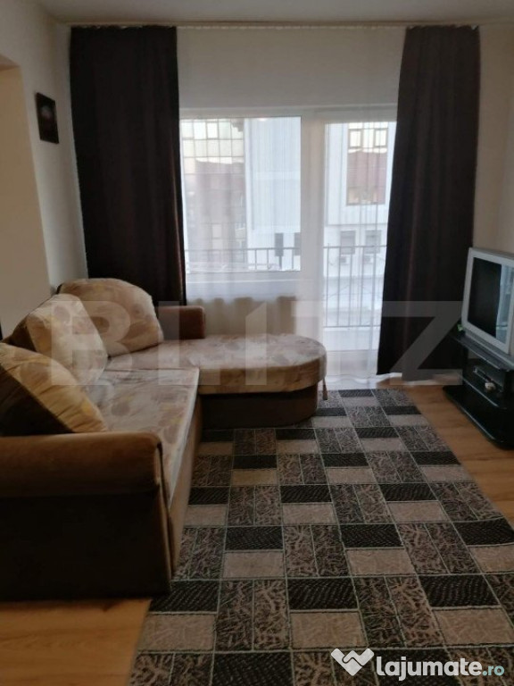 Apartament spatios, 93 mp, 5 camere, situat in zona Hotel Di